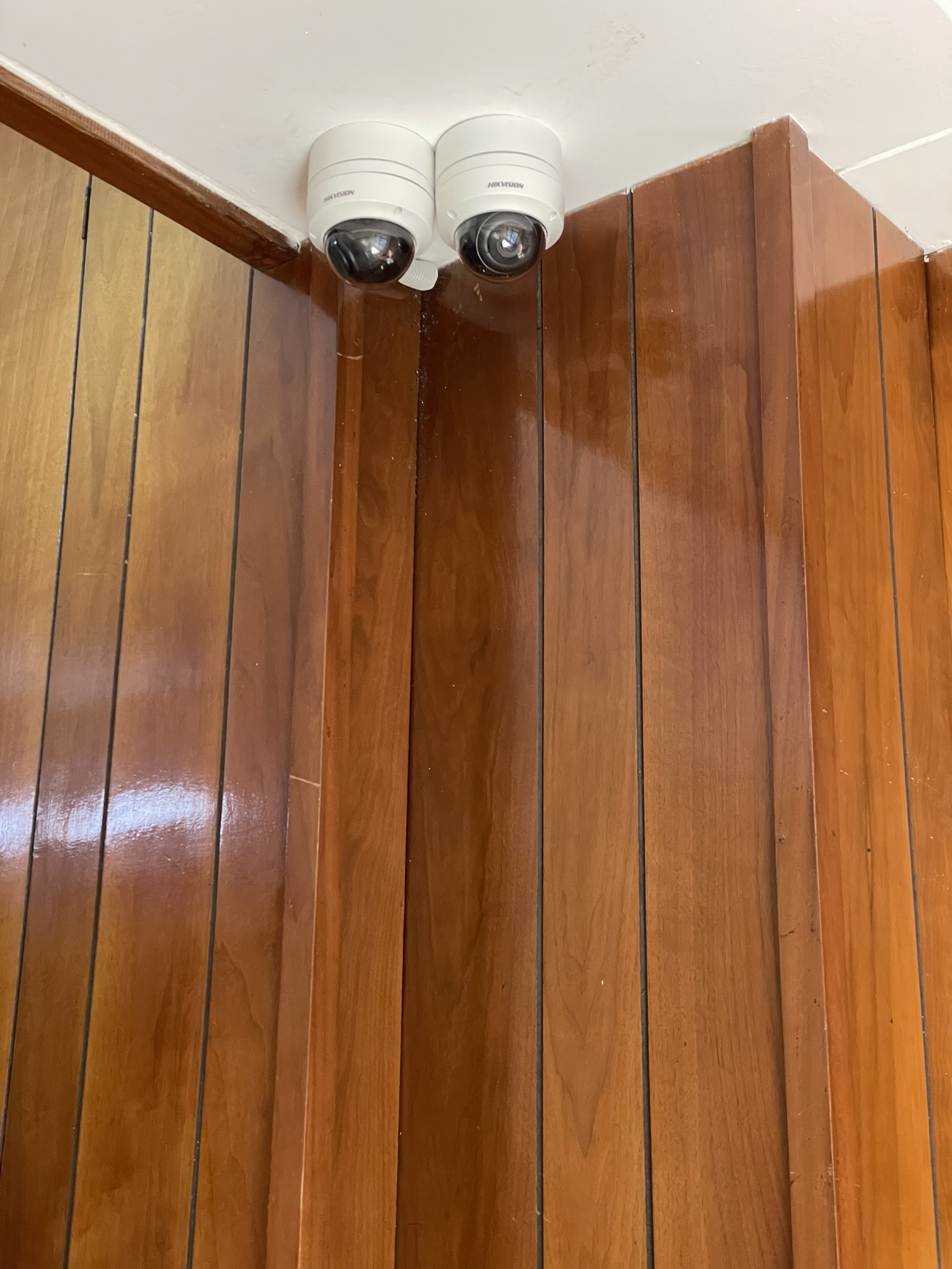 Cámara integrada en madera